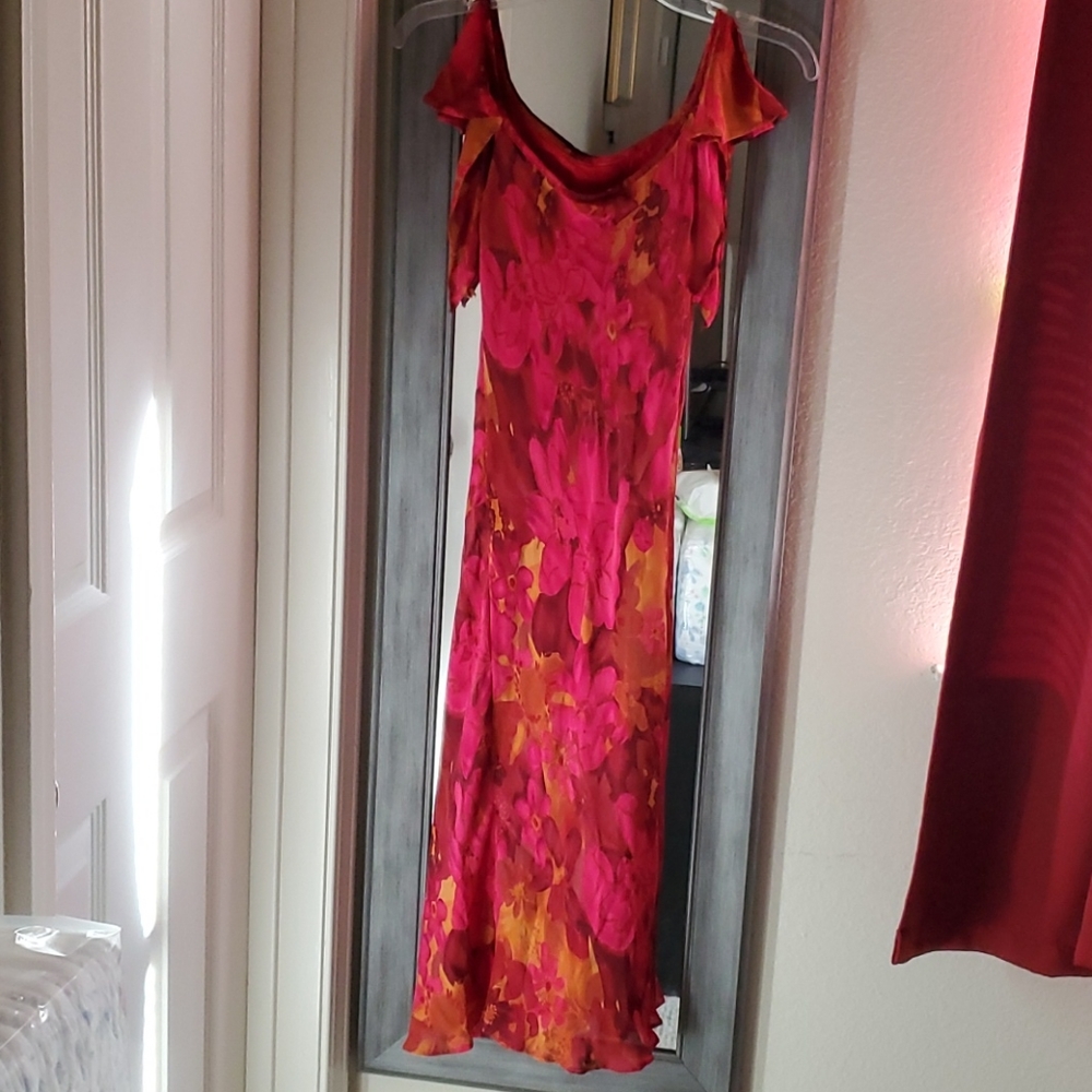 Pretty fuschia dressmade of silk and made in 🇺🇸